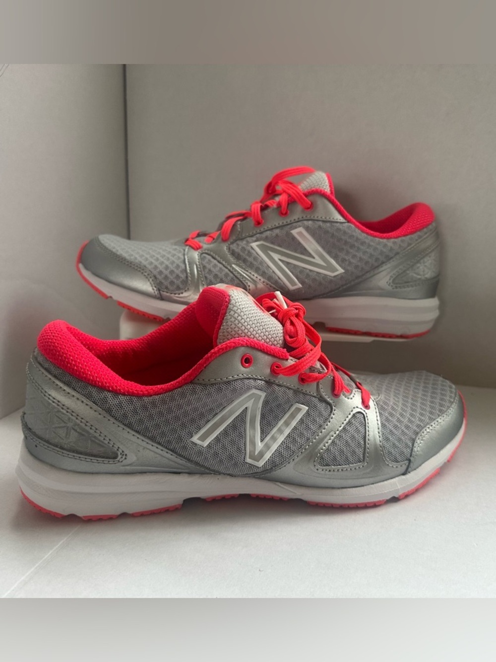 new balance 577 susan g komen running sneakers gray pink size 12